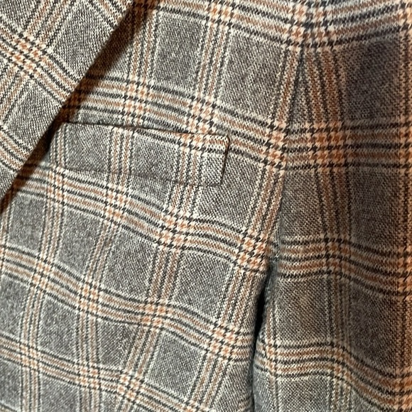 The Theory plaid blazer that screams fall fashion (size 6/8 read description) - Picture 3 of 8